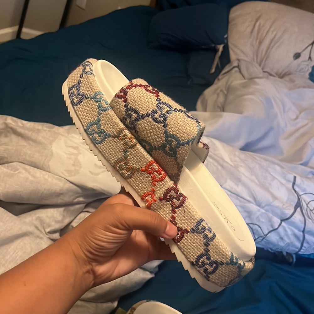 Size 10 only worn once cleaning out my closet - Picture 4 of 5